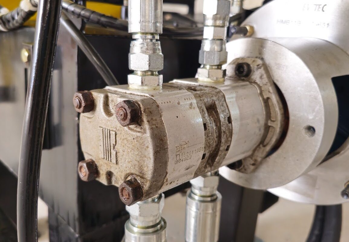 A bomba hidráulica também estava oxidada - máquina ECO Premium 2600 da Ecomáquinas