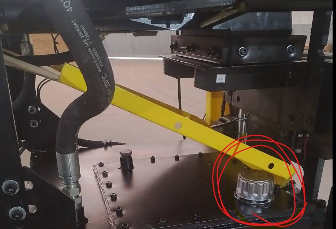A proteção tampava o respiro do tanque de óleo - máquina ECO Premium 2600 da Ecomáquinas