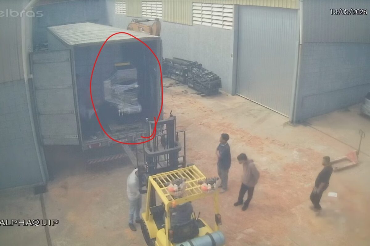 A máquina chegou solta no pallet — sem o engradado de madeira do manual - máquina ECO Premium 2600 da Ecomáquinas