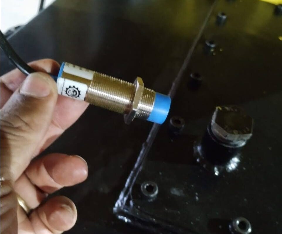 Um sensor chegou solto, dentro de um saco de parafusos - máquina ECO Premium 2600 da Ecomáquinas